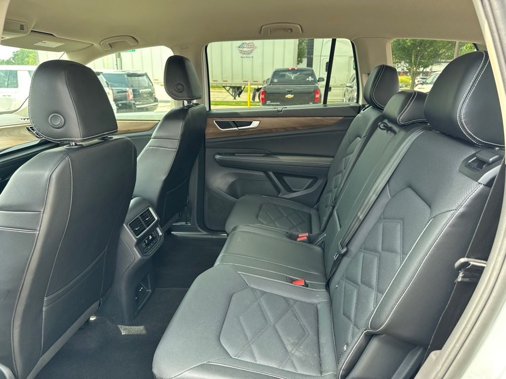 2025 Volkswagen Atlas 2.0T SE w/Technology