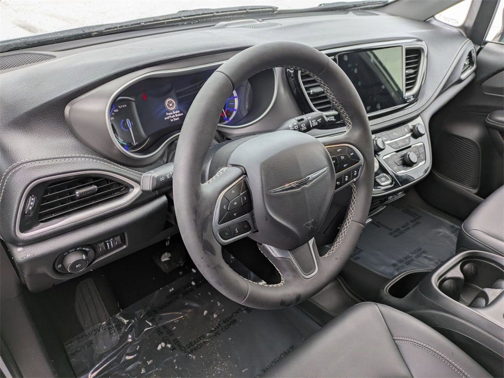 2025 Chrysler Pacifica Hybrid Select