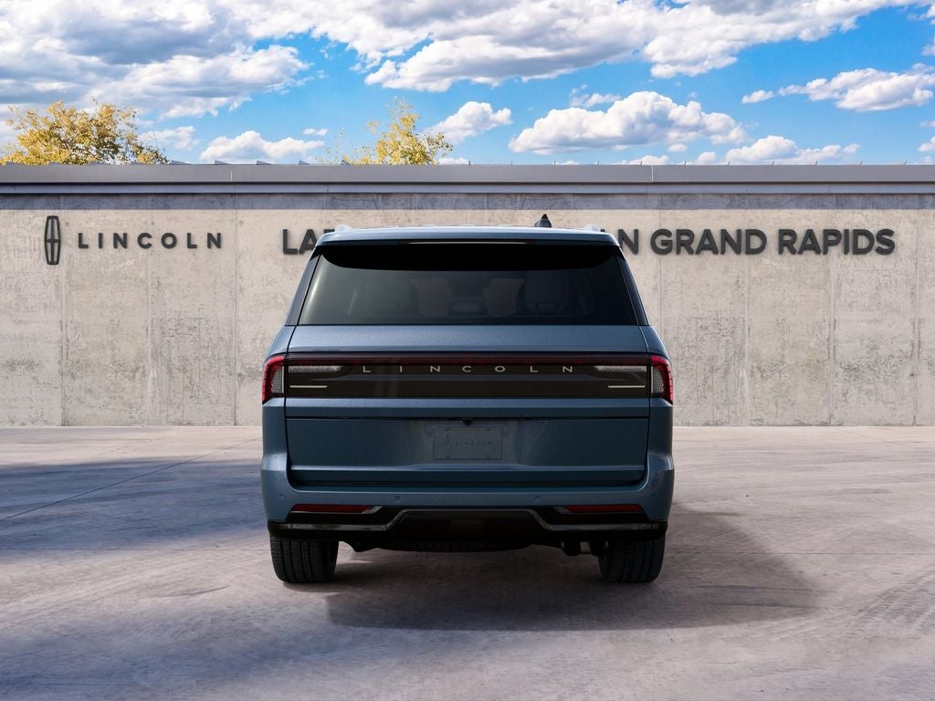 2027 Lincoln Navigator Premiere InTransit