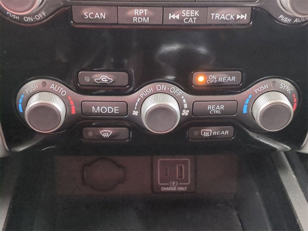 2020 Nissan Pathfinder SV