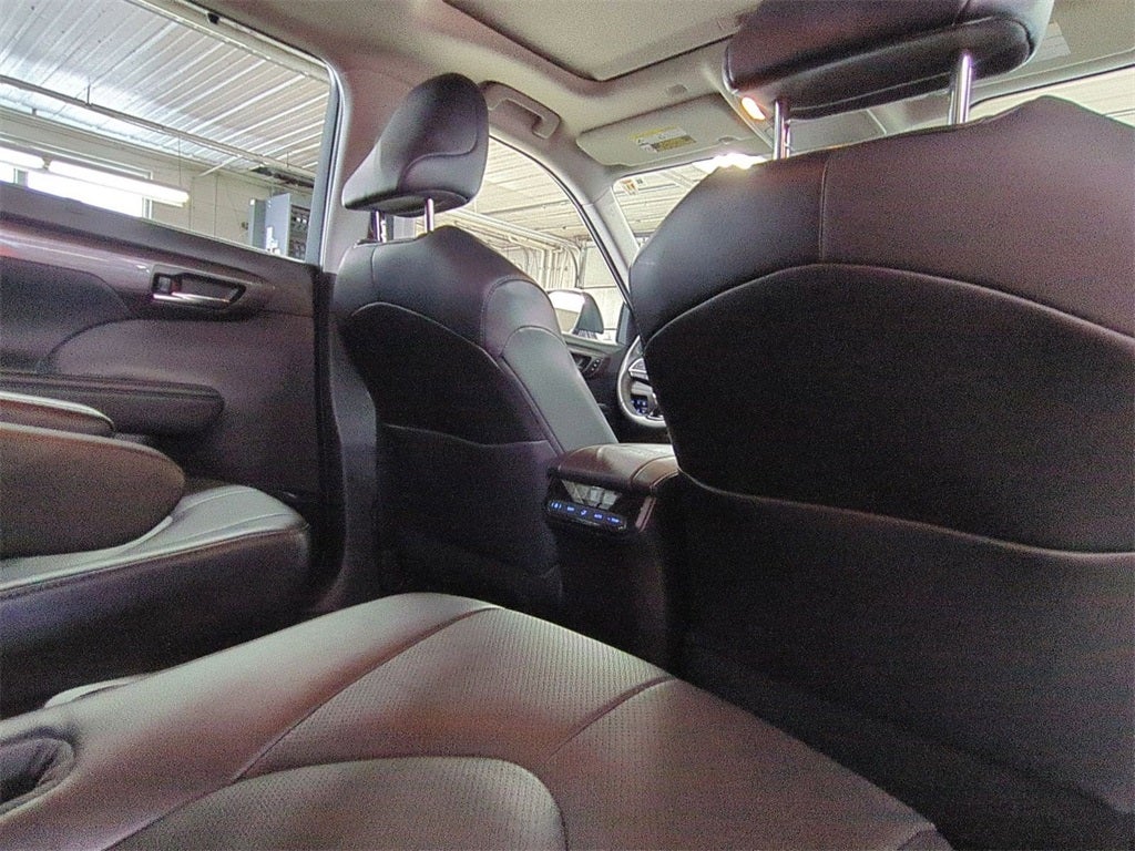 2022 Toyota Highlander Hybrid Limited