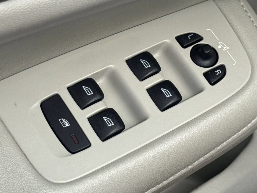 2024 Volvo S60 B5 Core Dark Theme