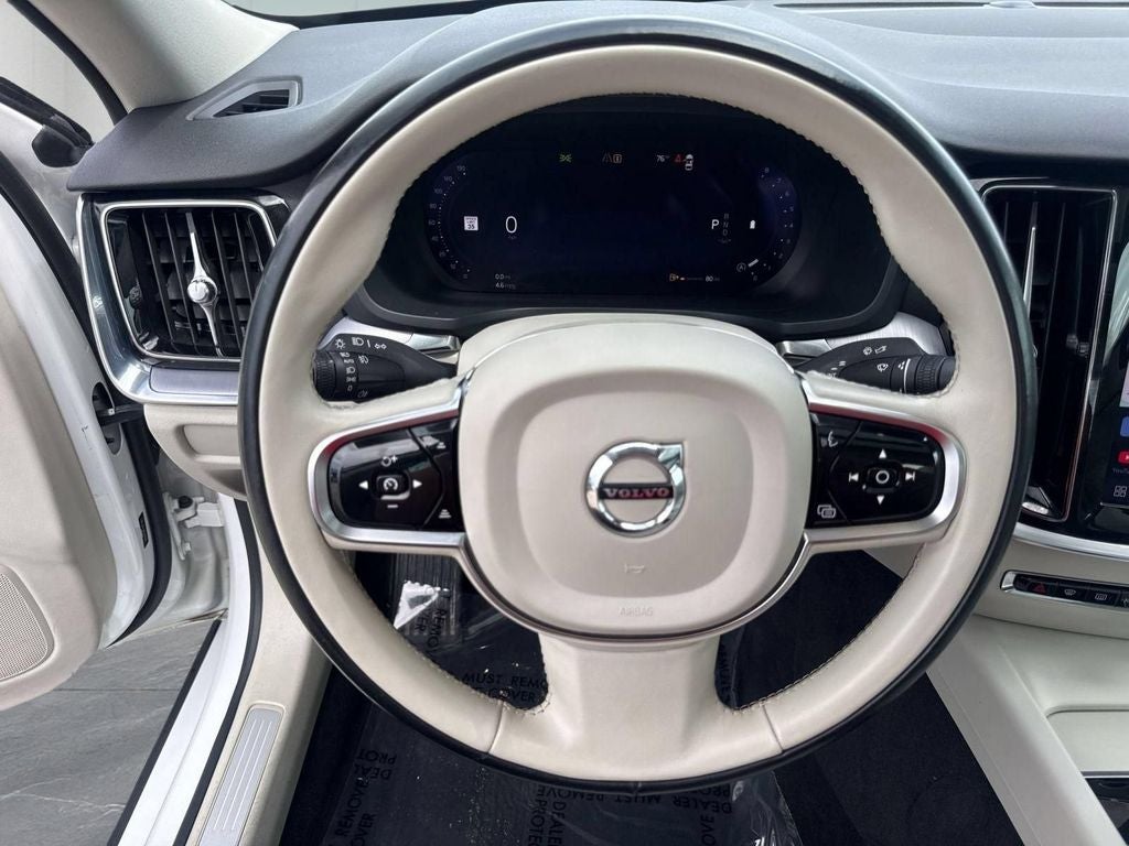 2024 Volvo S60 B5 Core Dark Theme