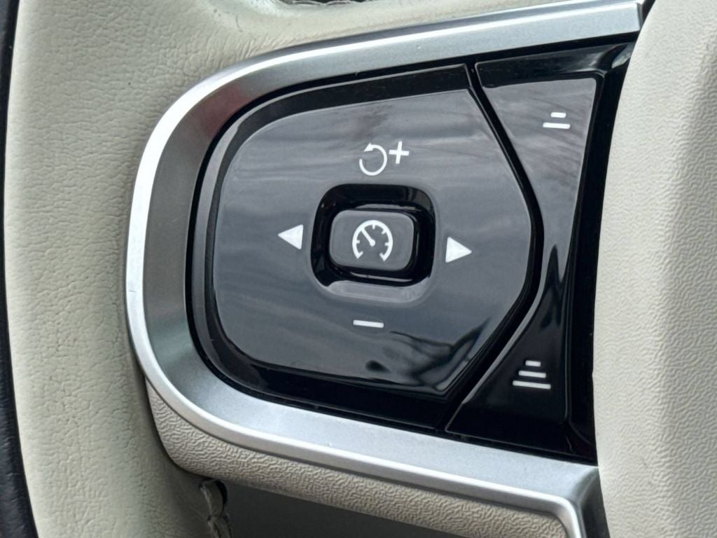 2024 Volvo S60 B5 Core Dark Theme