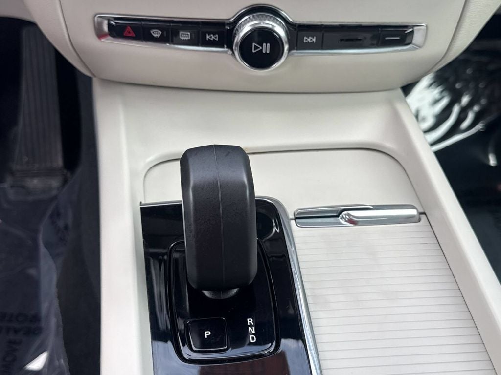 2024 Volvo S60 B5 Core Dark Theme