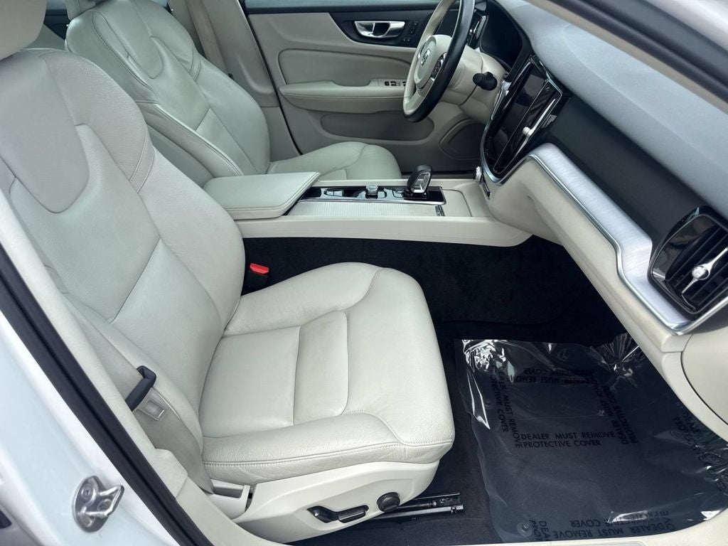 2024 Volvo S60 B5 Core Dark Theme