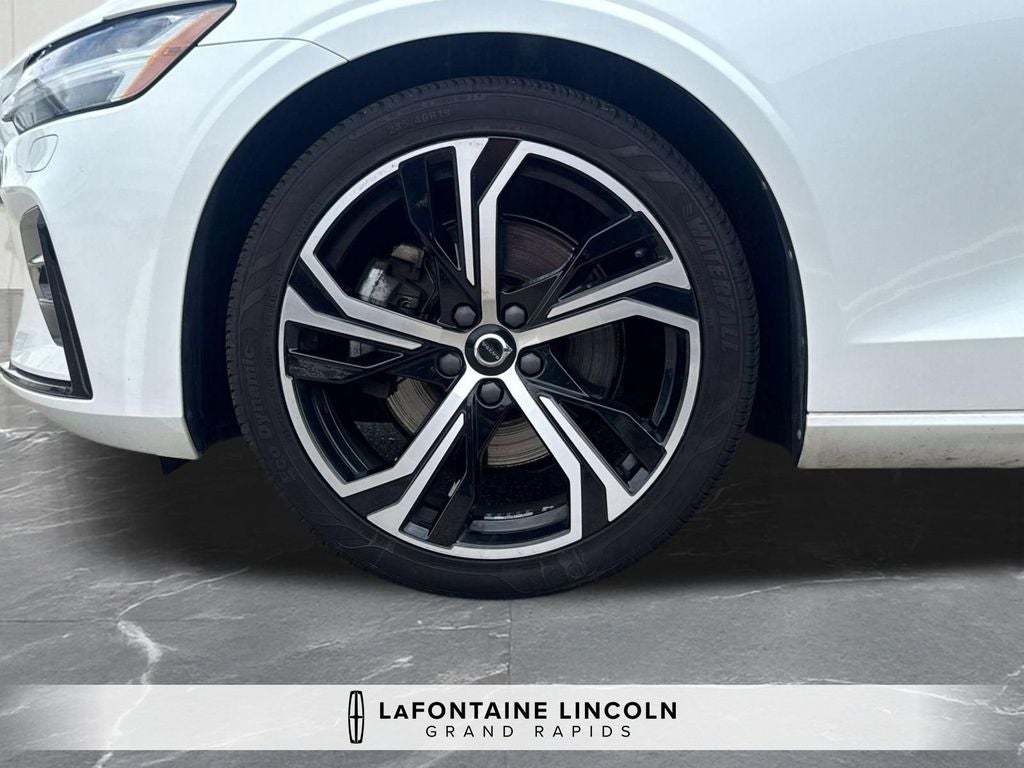 2024 Volvo S60 B5 Core Dark Theme