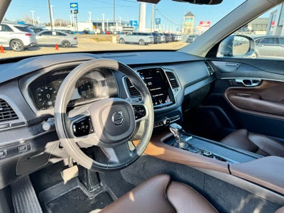 2020 Volvo XC90 T6 Momentum