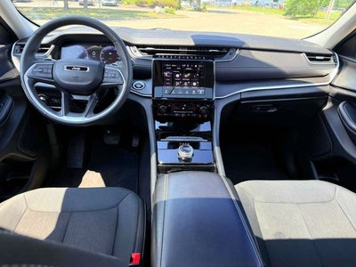 2023 Jeep Grand Cherokee Laredo 4x4