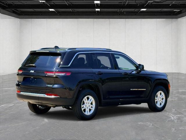 2023 Jeep Grand Cherokee Laredo 4x4