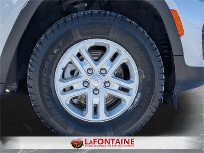 2023 Jeep Grand Cherokee Laredo 4x4