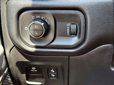 2022 RAM 1500 Big Horn Crew Cab 4x4 5'7' Box