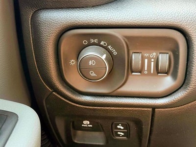 2019 RAM 1500 Big Horn/Lone Star Crew Cab 4x4 5'7' Box