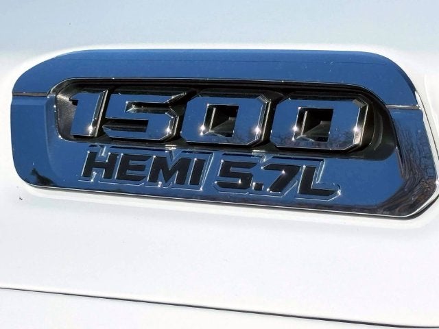 2020 RAM 1500 Laramie Crew Cab 4x4 5'7' Box