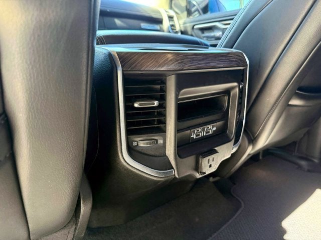 2020 RAM 1500 Laramie Crew Cab 4x4 5'7' Box