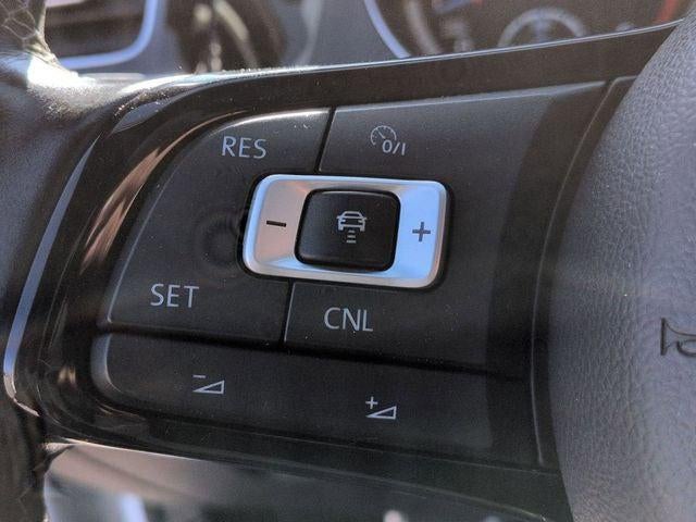 2017 Volkswagen Golf R 4-Door w/DCC & Navigation