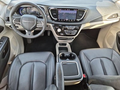 2024 Chrysler Pacifica Hybrid Select