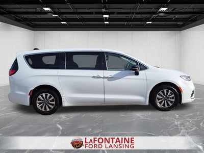 2024 Chrysler Pacifica Hybrid Select