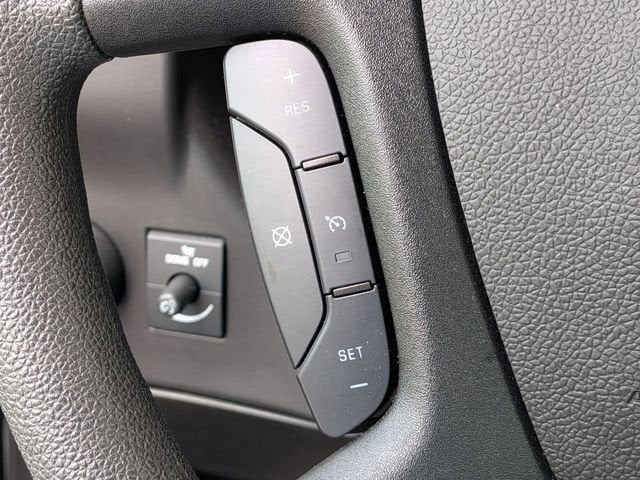 2024 Chevrolet Express Passenger 3500 1LT