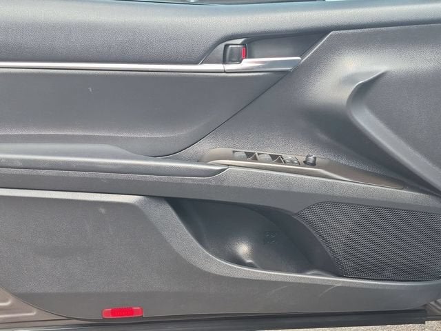 2022 Toyota Camry SE Hybrid