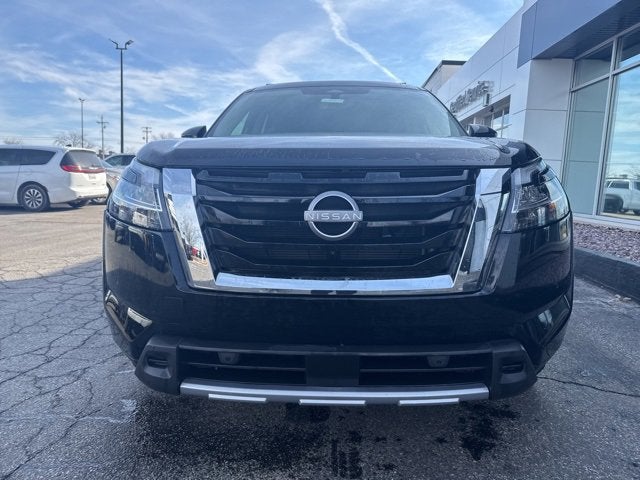 2023 Nissan Pathfinder SL 4WD