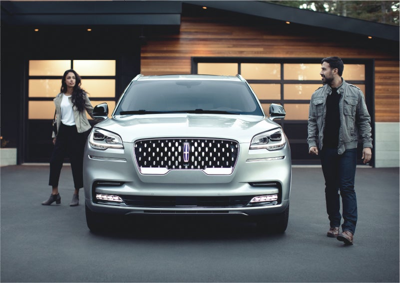 The sparkling grille of the 2023 Lincoln Aviator® Grand Touring model | LaFontaine Lincoln Grand Rapids in Grand Rapids MI