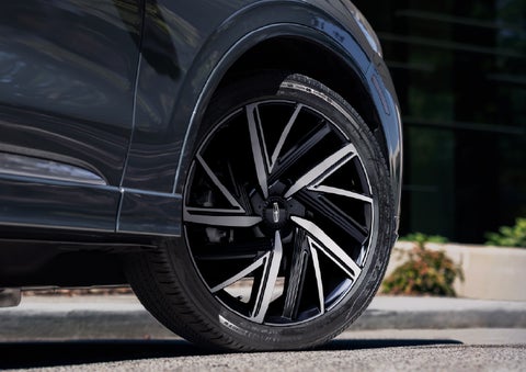 The wheel of the 2026 Lincoln Aviator® SUV is shown slightly angled out | LaFontaine Lincoln Grand Rapids in Grand Rapids MI