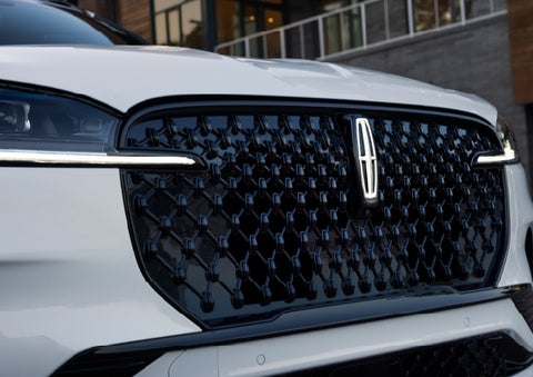 The front grille of a 2026 Lincoln Aviator® SUV is shown. | LaFontaine Lincoln Grand Rapids in Grand Rapids MI
