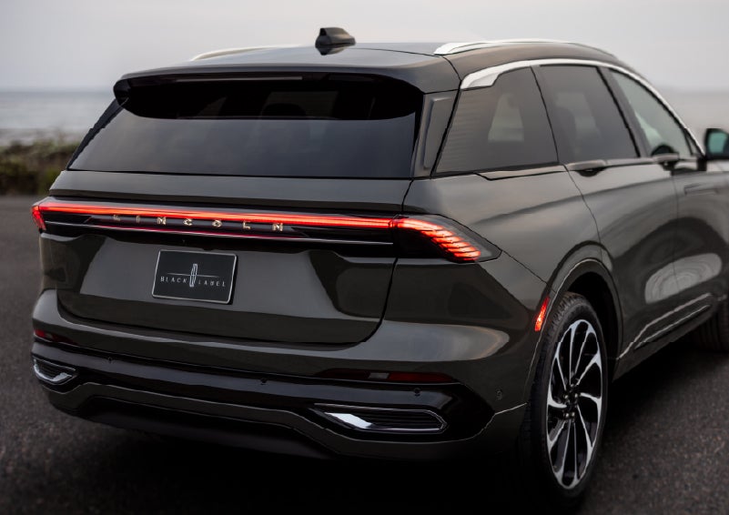 The rear of a 2026 Lincoln Black Label™ Nautilus® SUV displays full LED rear lighting. | LaFontaine Lincoln Grand Rapids in Grand Rapids MI