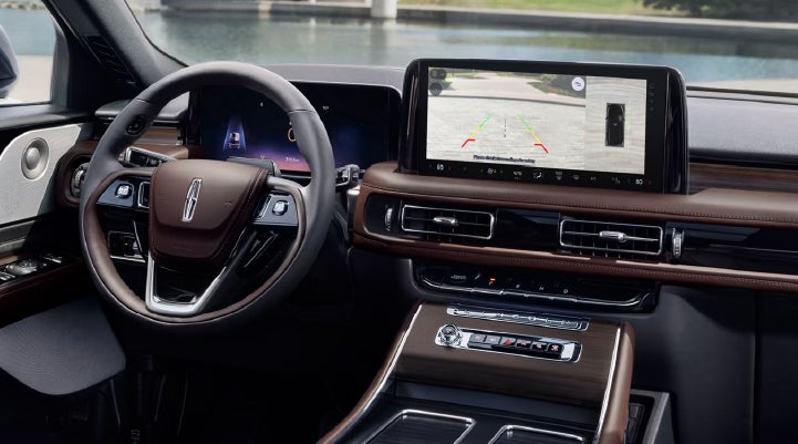 The backup camera of the 2027 Lincoln Aviator® SUV is displayed on screen. | LaFontaine Lincoln Grand Rapids in Grand Rapids MI